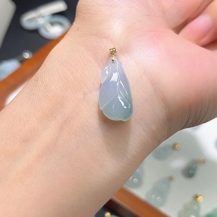 翡翠18K金镶嵌颈饰