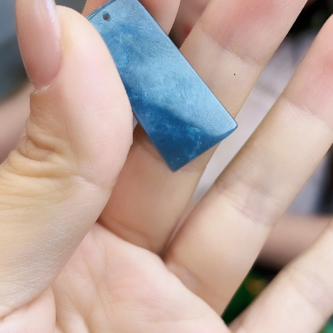 翡翠未镶嵌颈饰多样性