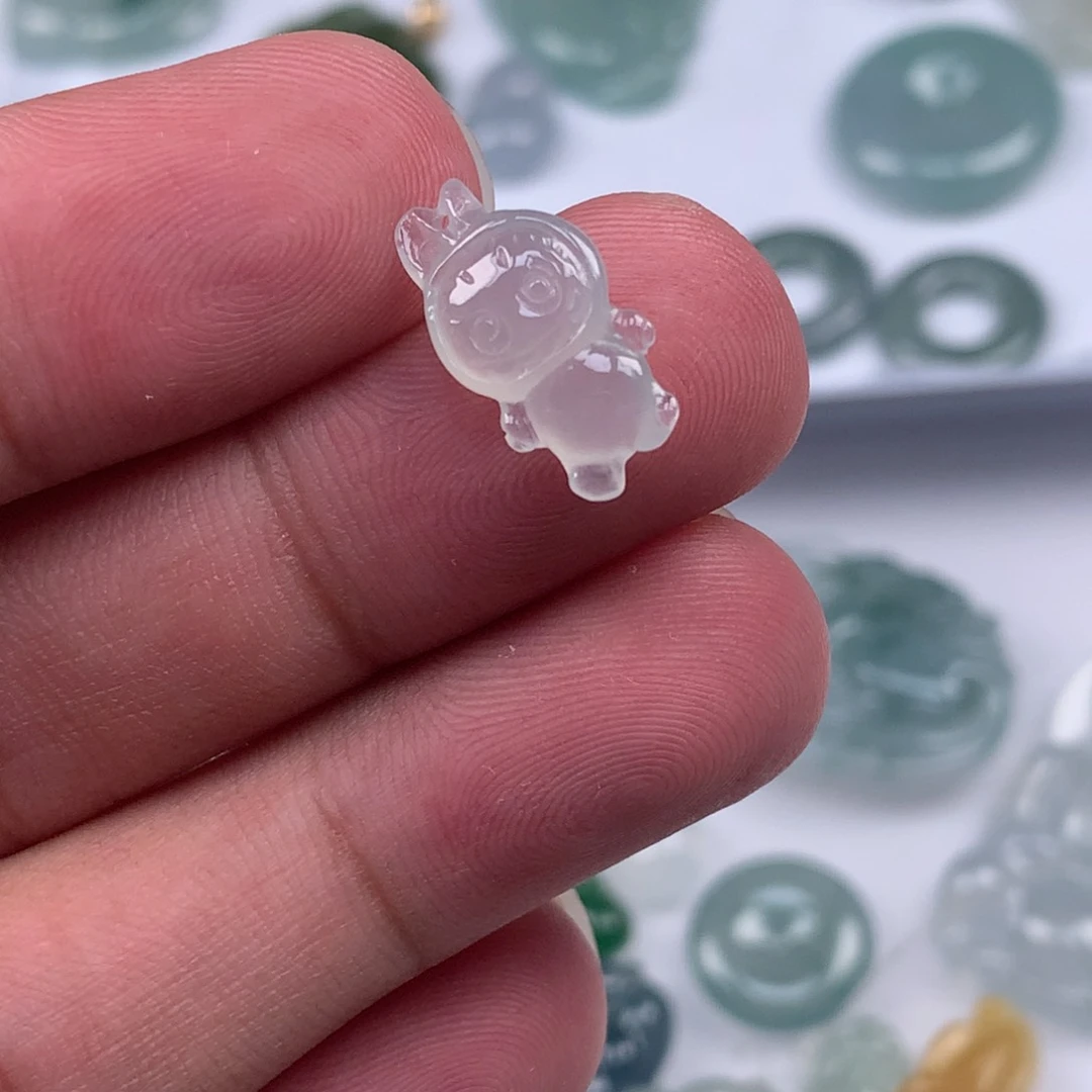 翡翠未镶嵌颈饰吊坠