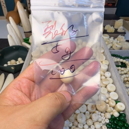 未镶嵌琥珀裸石特价处理