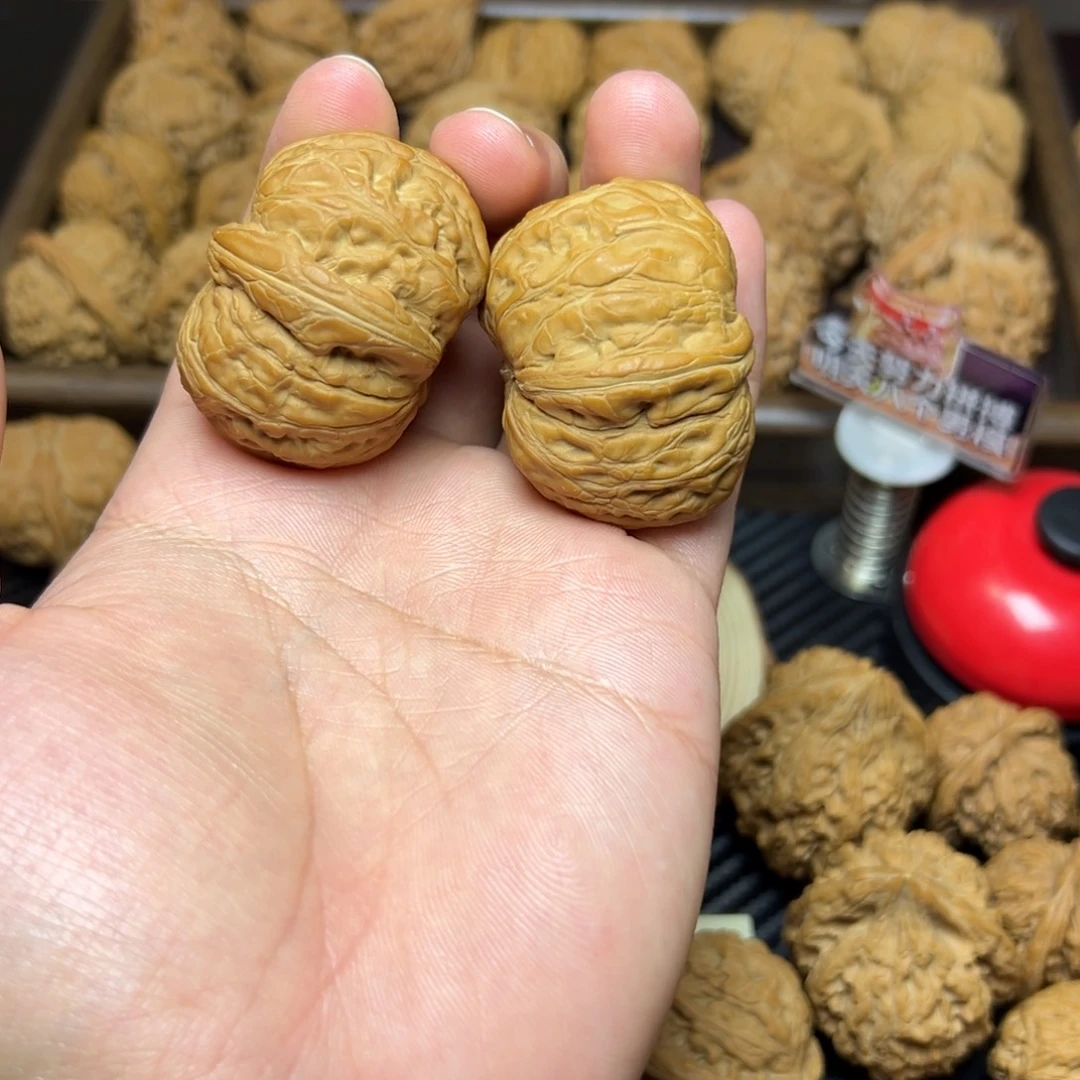 文玩核桃吊坠猪腰子元宝