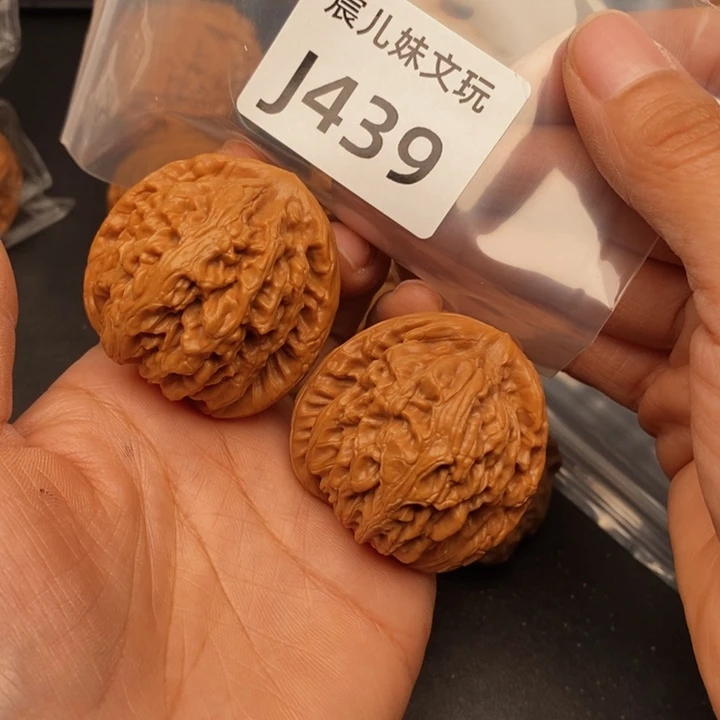 阿***@吊坠桃核J439红锦鲤