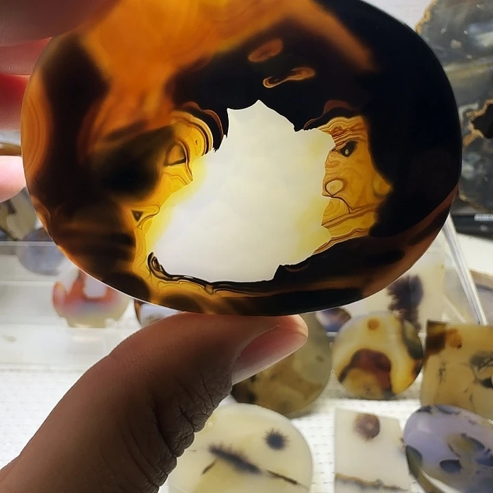 鹿***鸣玛瑙/玉髓未镶嵌珠宝奇石