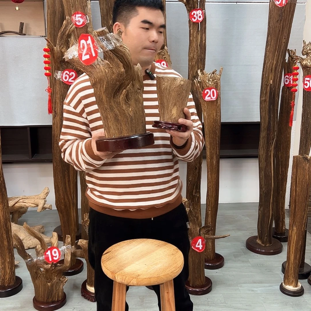 沉香摆件黄**情沉香摆件