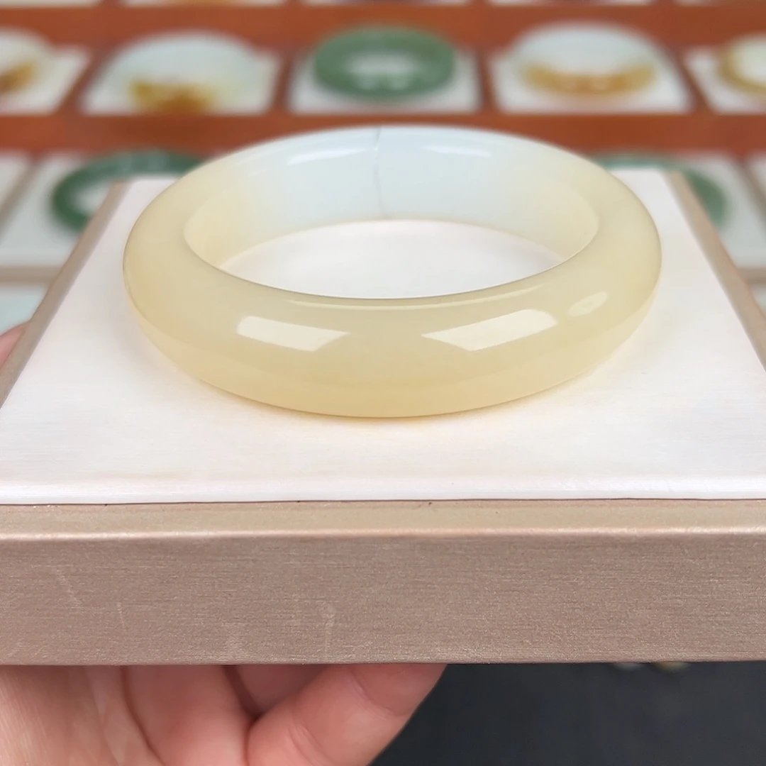 和田玉未镶嵌手镯糖白