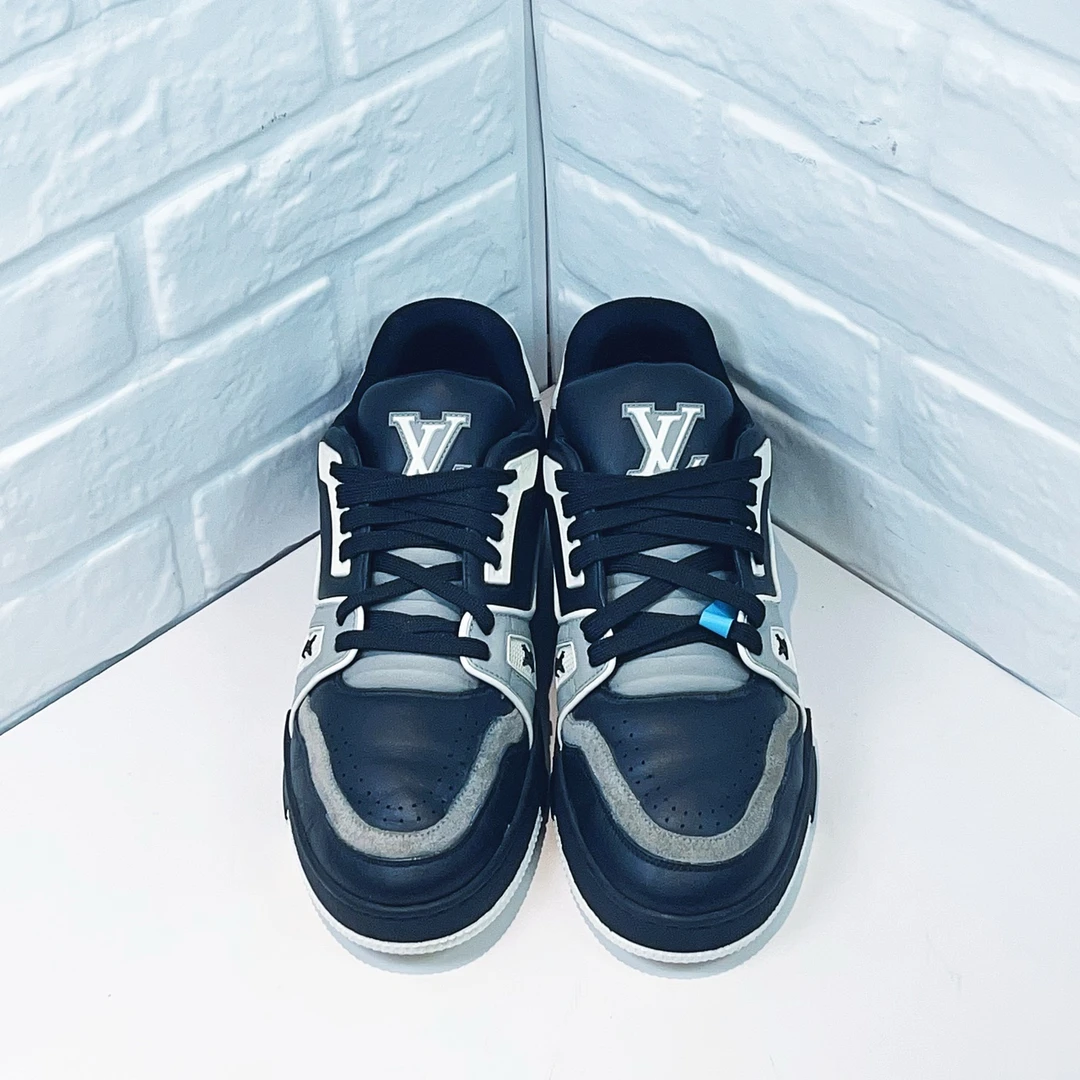 LV  路易威登  trianer 黑灰水泥 40码 欧码6码 98新A1577