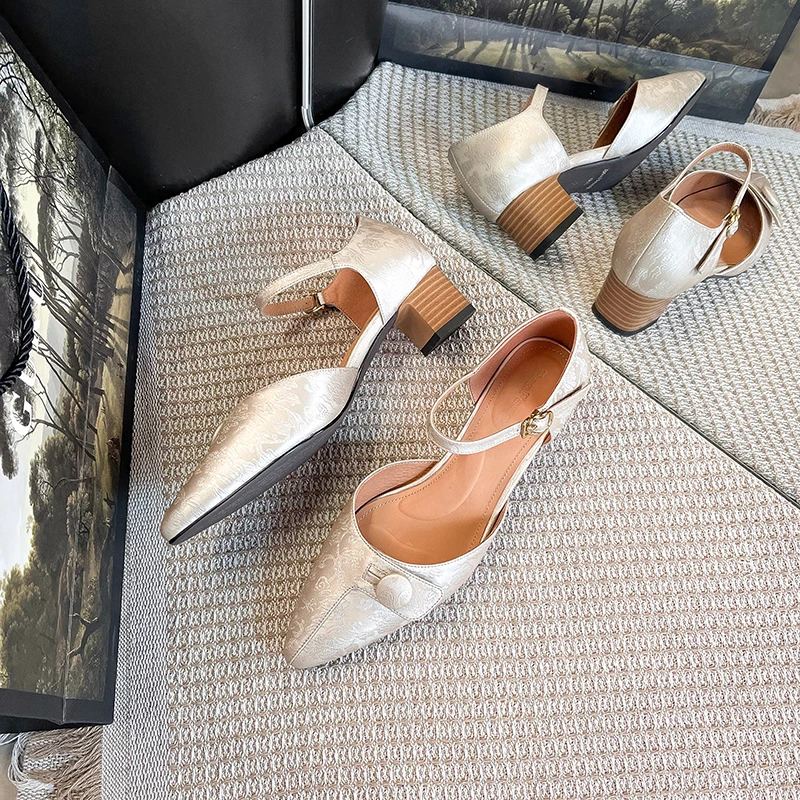 断码青沧|34-40|4.0cm|法式尖头国风牛皮中空一字带粗跟凉鞋