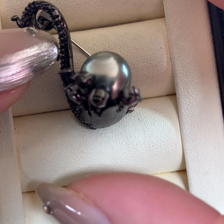 未镶嵌胸饰海水珍珠