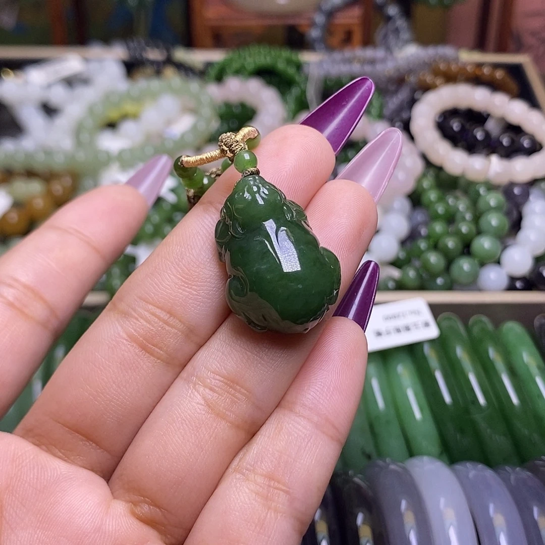 和田玉未镶嵌颈饰碧玉满色满绿貔貅