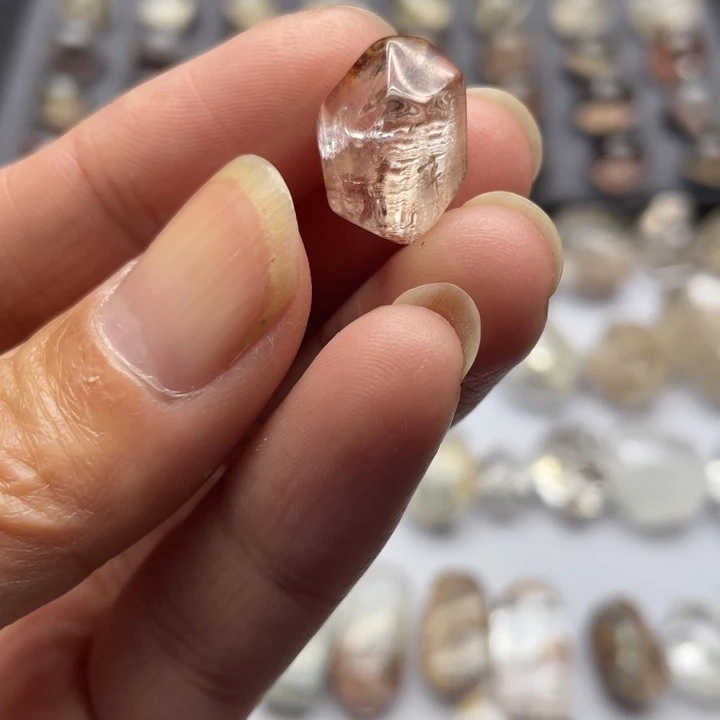 纯天然粉色幽灵碧玺（处理）