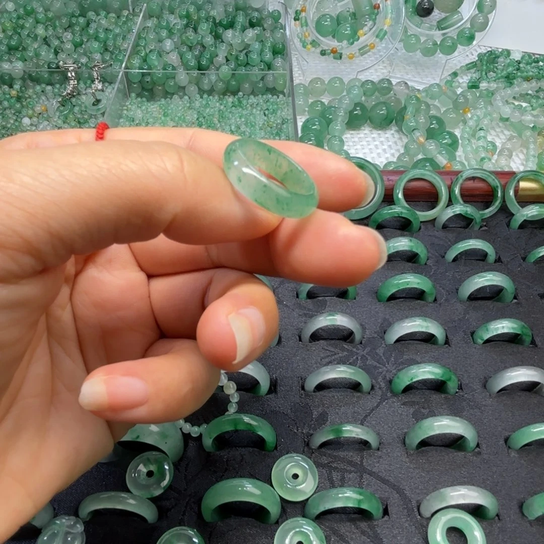 石英质玉（非洲翠）未镶嵌戒指  珠子  手镯冰戒指圈口15➕