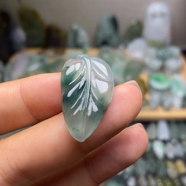 翡翠未镶嵌颈饰叶子