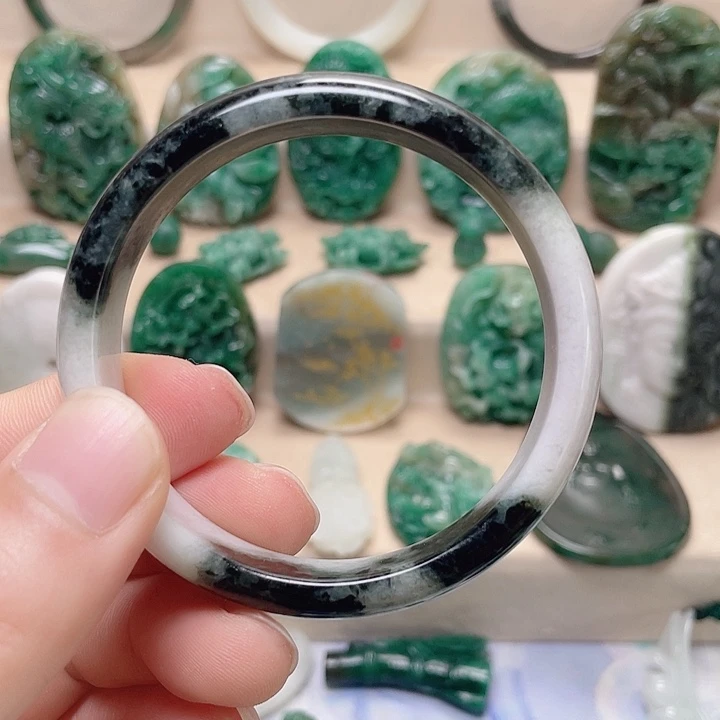未镶嵌独山玉手镯