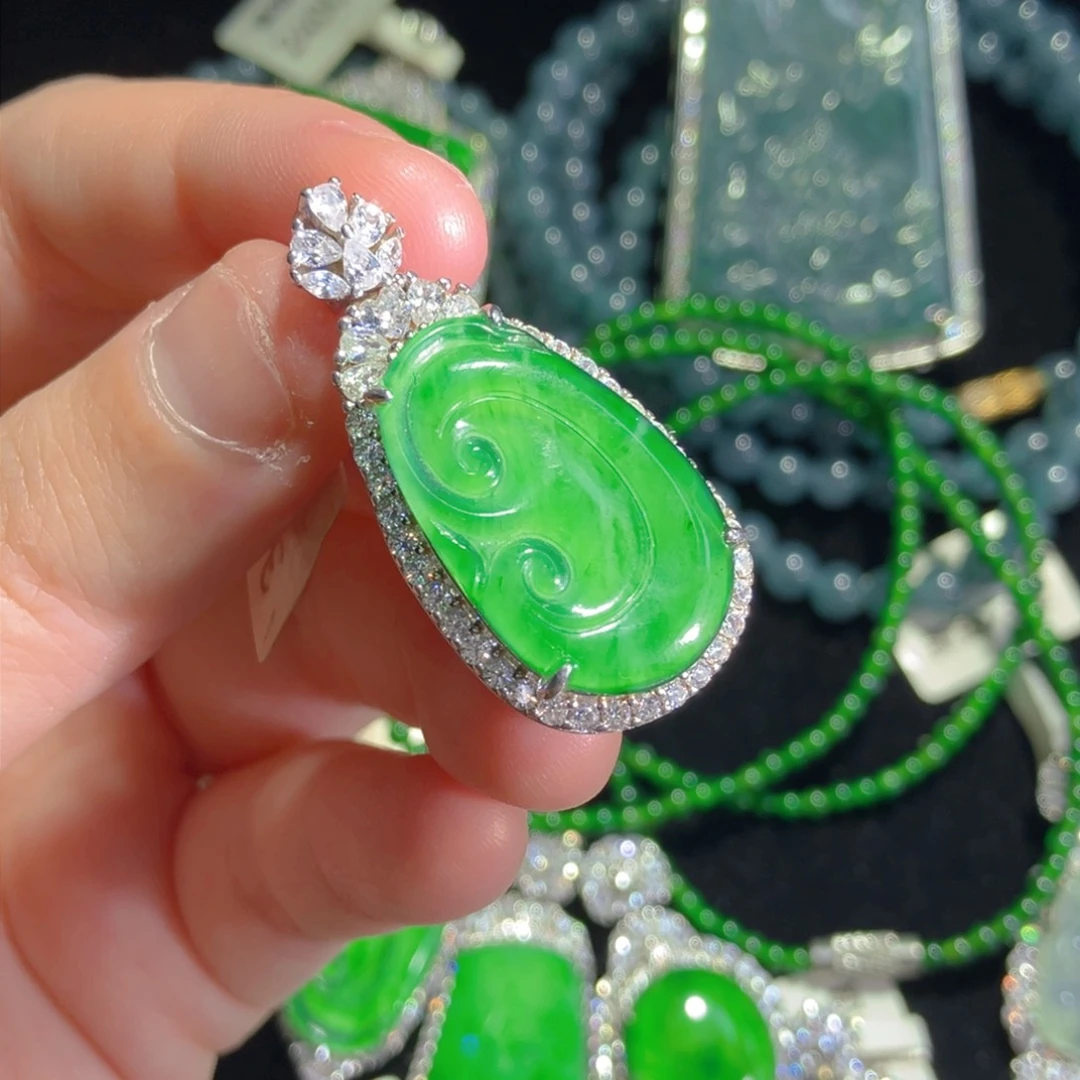 颈饰银S925镶嵌翡翠如意