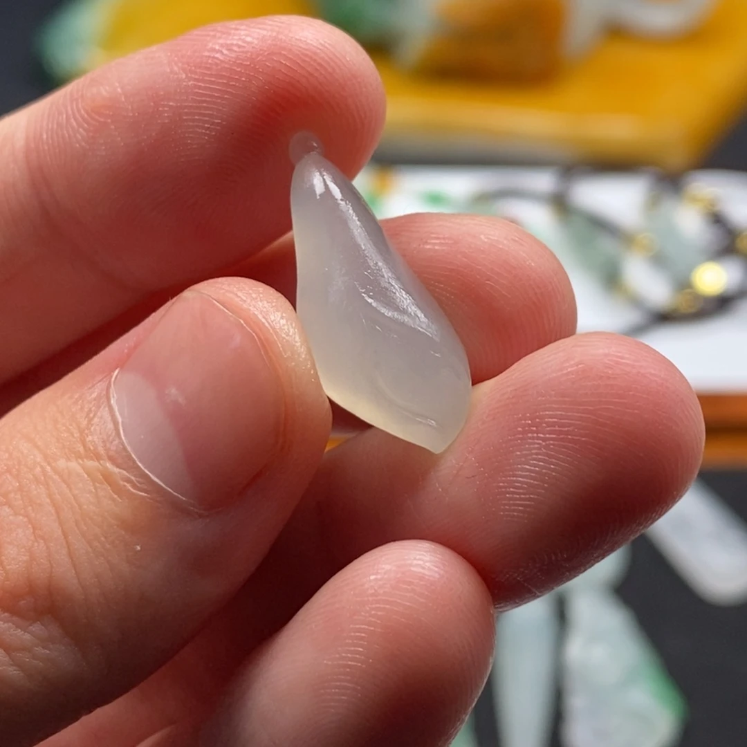 定制翡翠未镶嵌玉兰花