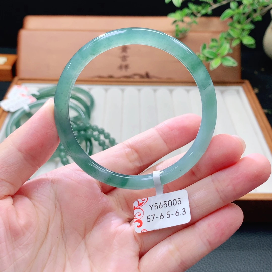 未镶嵌手镯（圆镯）翡翠