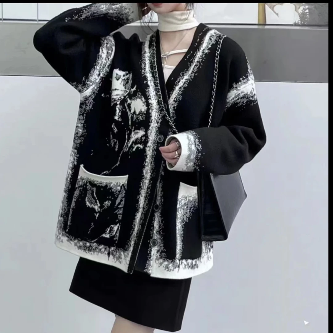 【百分百山羊绒】100山羊绒240053-潮流国风玫瑰黑白拼色羊绒开衫
