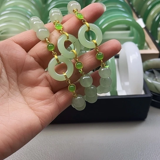 东陵石颈饰未镶嵌