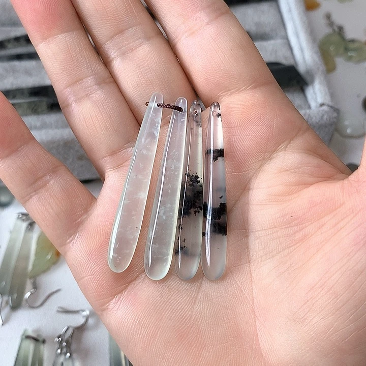 蛇纹石玉未镶嵌耳环A*。