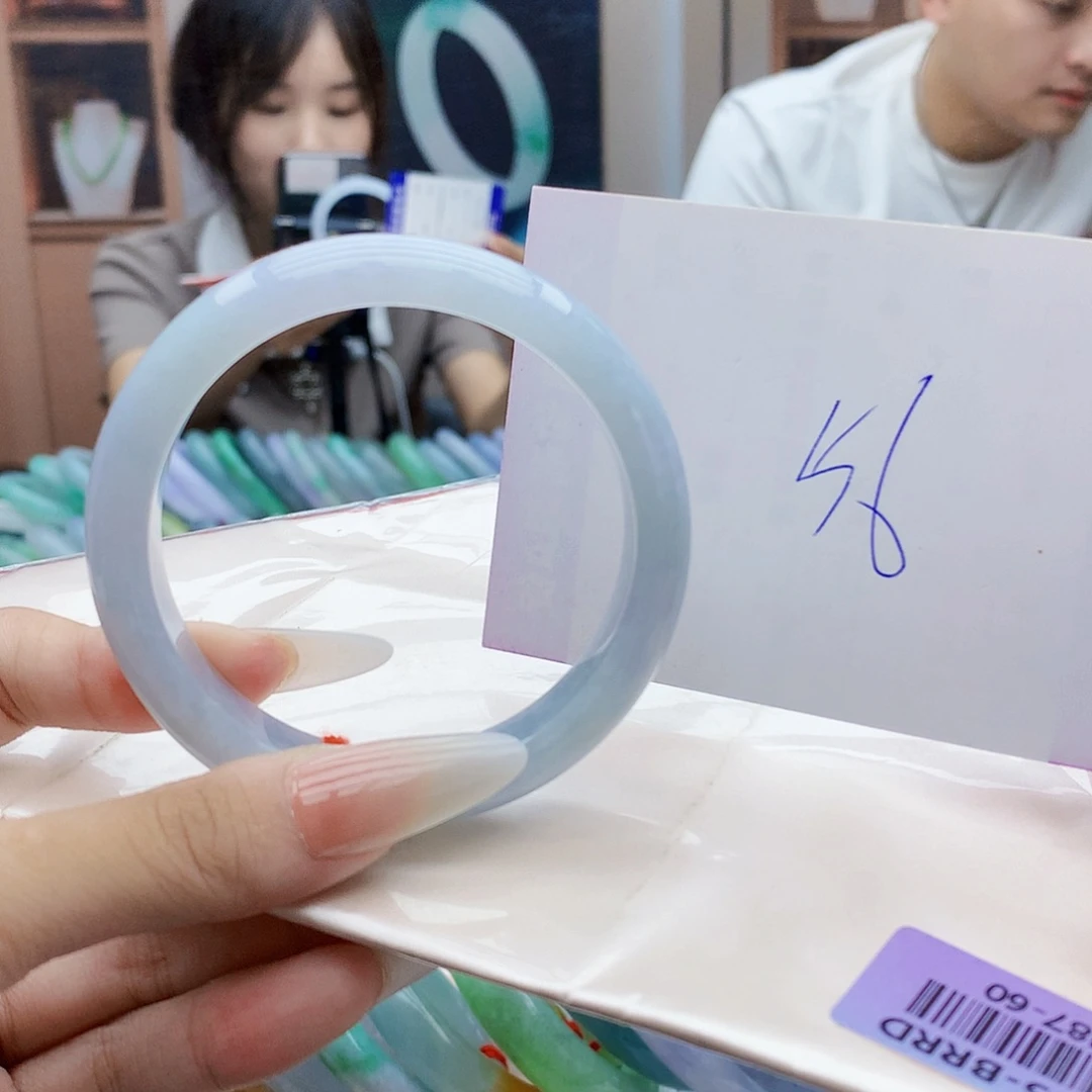 翡翠手镯未镶嵌t