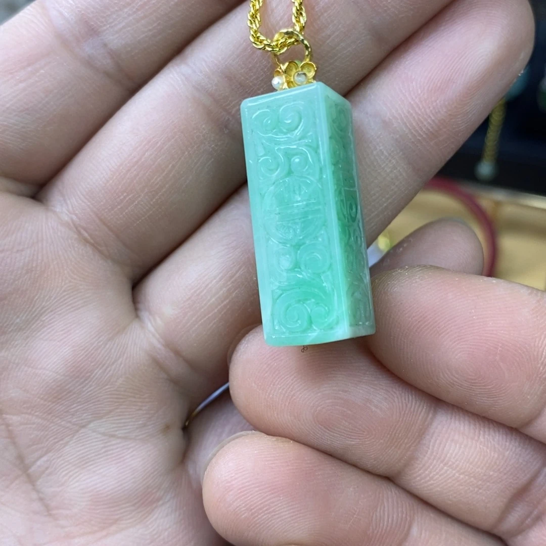 颈饰未镶嵌翡翠吊坠