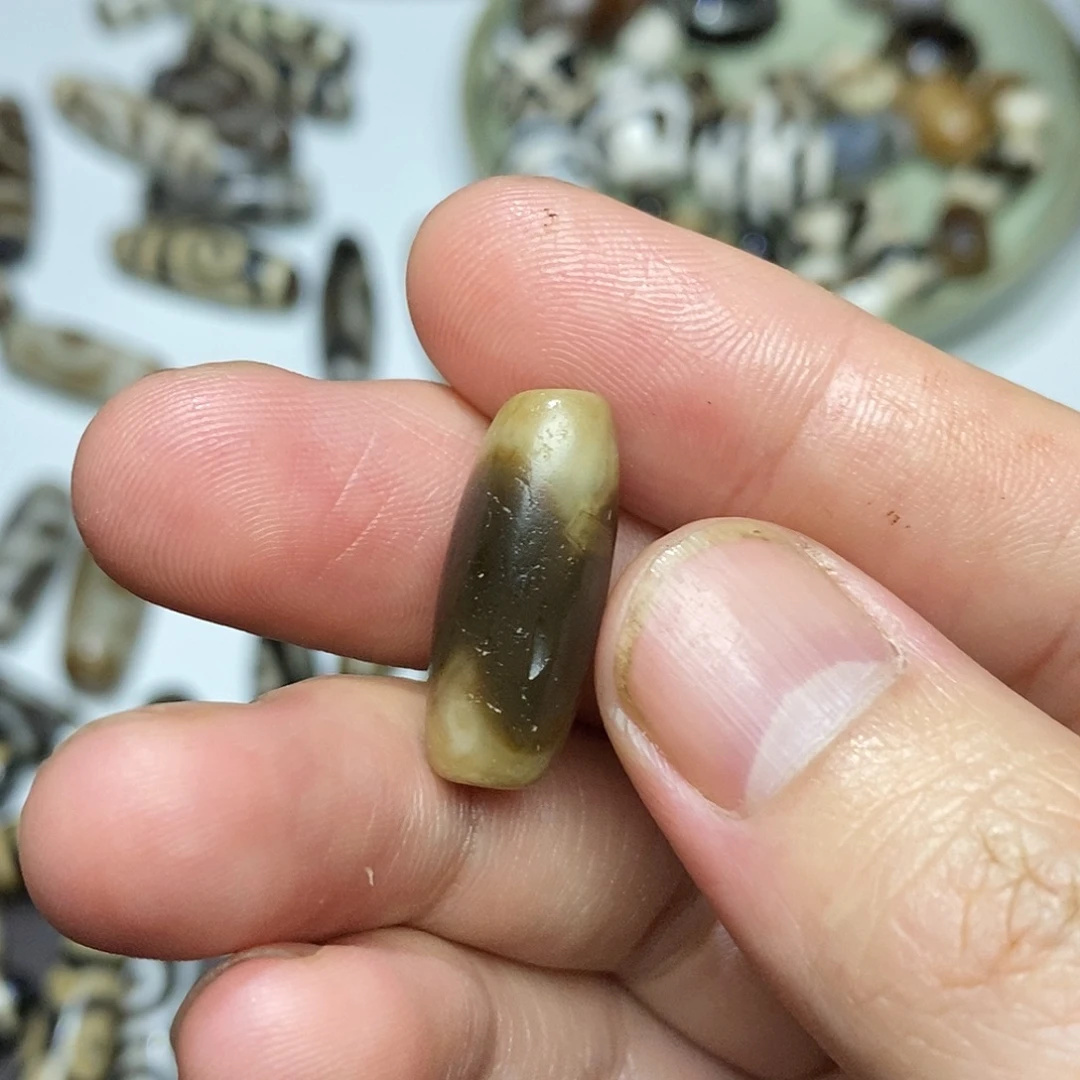 龙***儿柏香籽/百香籽吊坠