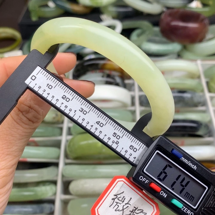 蛇纹石玉未镶嵌手镯517
