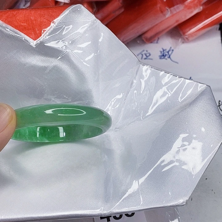 翡翠未镶嵌手镯一图一物实物为准（微瑕处理）