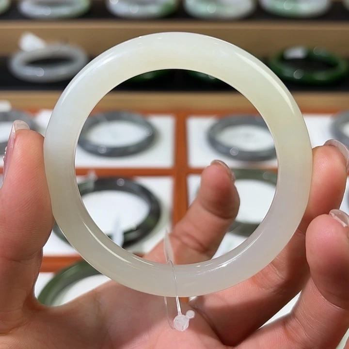 和田玉（糖玉）未镶嵌手镯