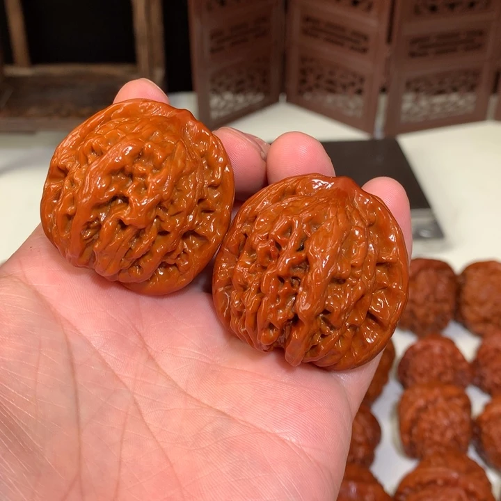 文玩核桃吊坠虎头43.5