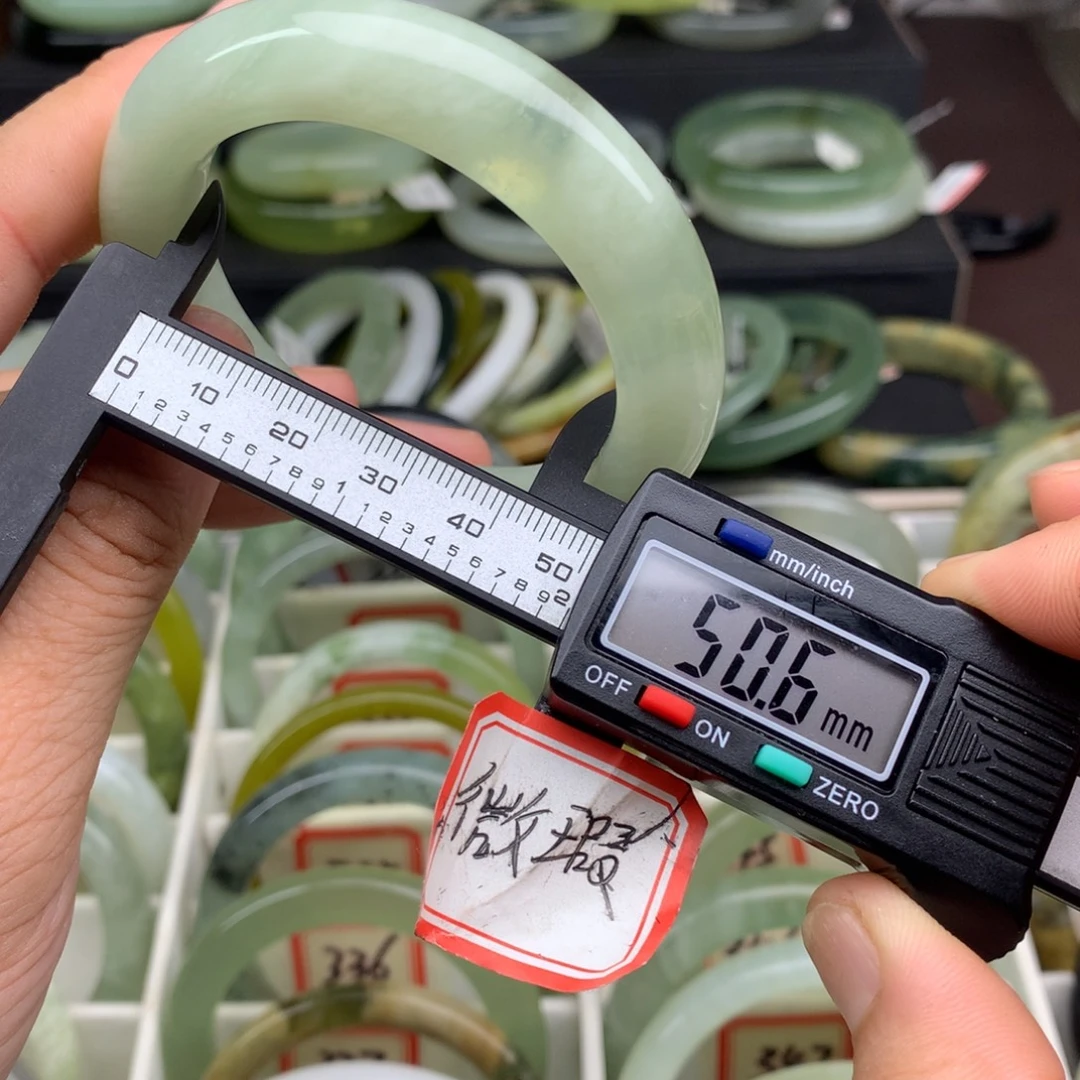 蛇纹石玉未镶嵌手镯341