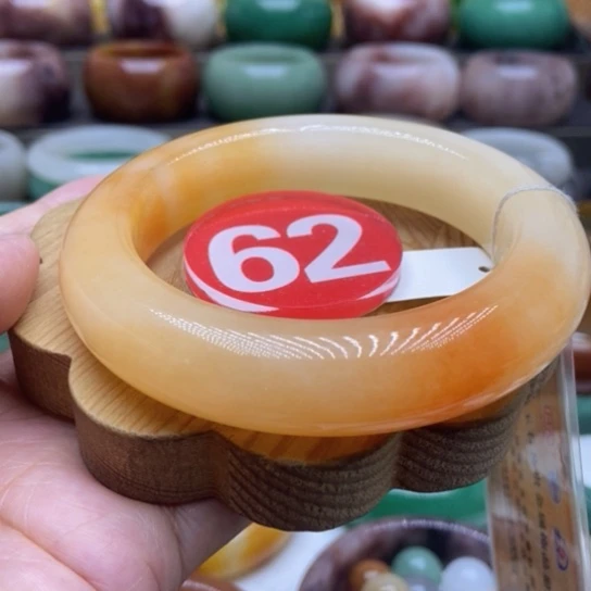 未镶嵌手镯石英质玉
