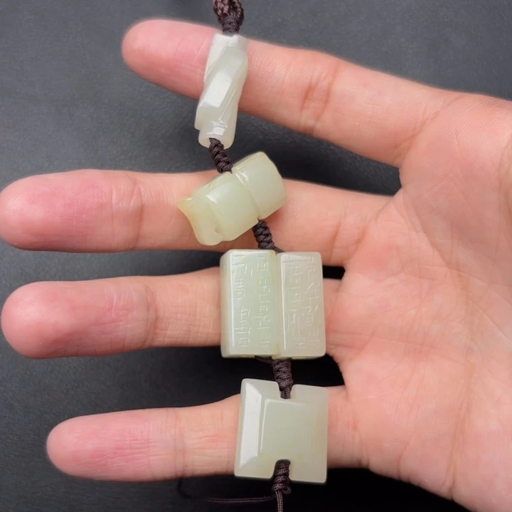 梵****和田玉未镶嵌颈饰