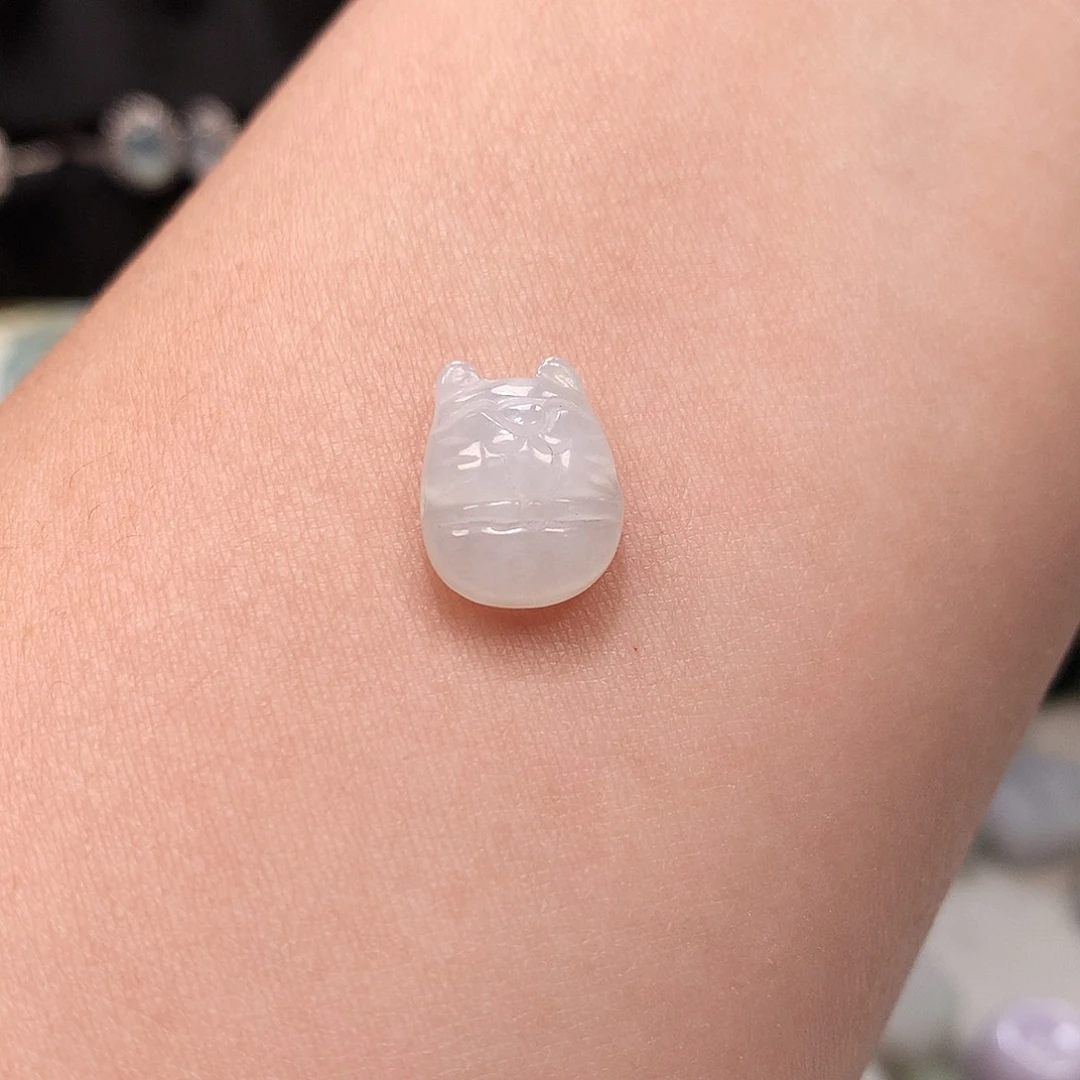 翡翠未镶嵌颈饰小猫咪
