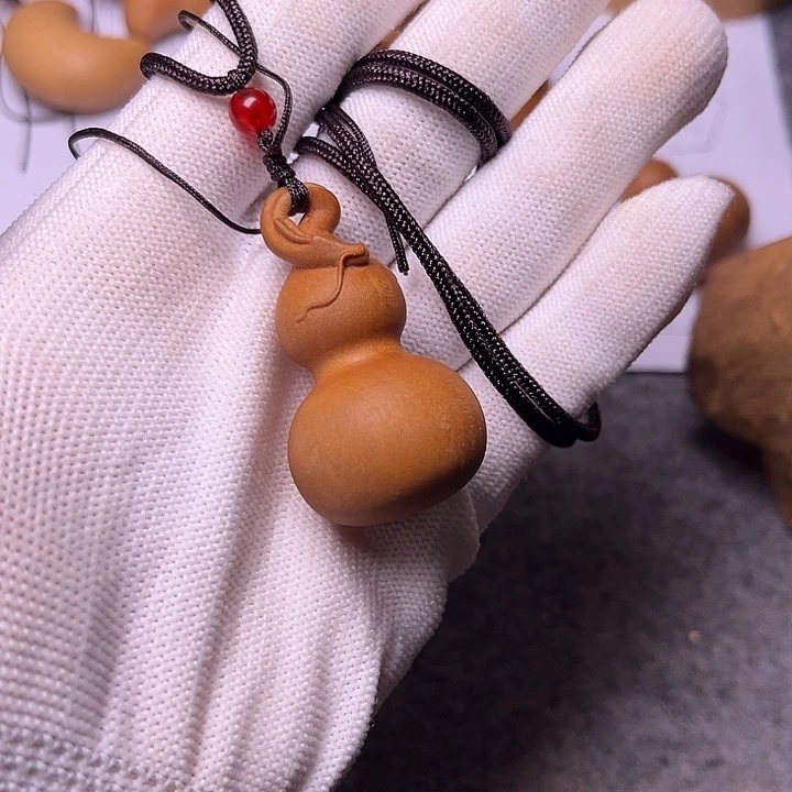 檀香木吊坠老山檀香雕刻璃龙吊坠