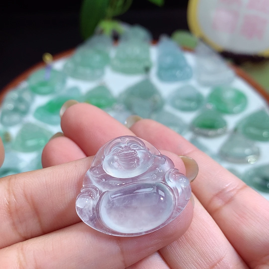 翡翠未镶嵌颈饰佛公