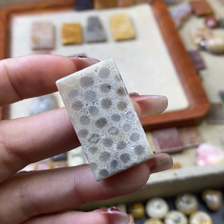 石英岩玉合金颈饰