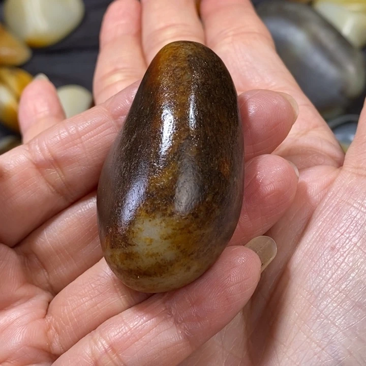 和田玉未镶嵌把件