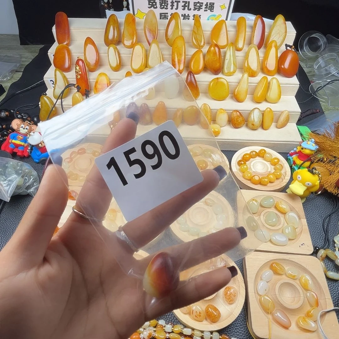 手串未镶嵌和田玉:****。