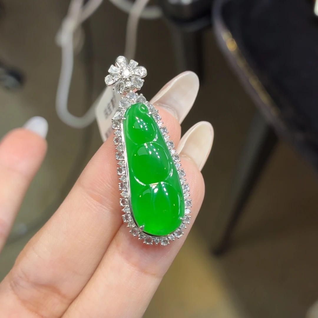 翡翠18K金镶嵌颈饰天然缅甸翡翠