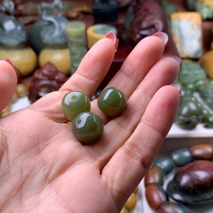 岫岩河磨玉（透闪石质玉）吊坠(不含链)未镶嵌水*娃