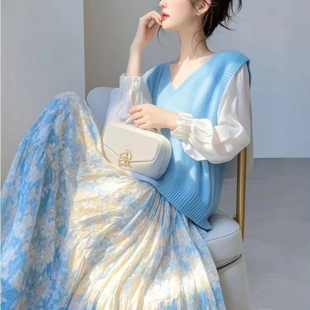 开春穿搭套装2025超火小香风气质蓝色碎花半身裙外搭马甲两件套女