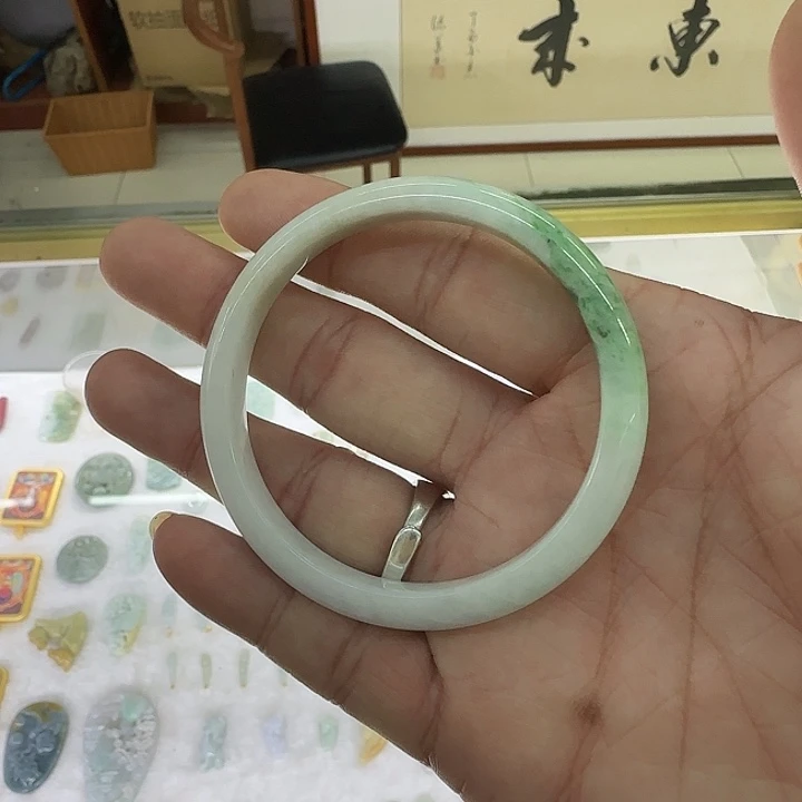 杏***你翡翠未镶嵌手镯缅料