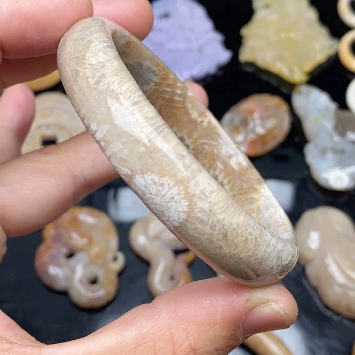 硅化珊瑚（珊瑚玉）手镯未镶嵌C****56