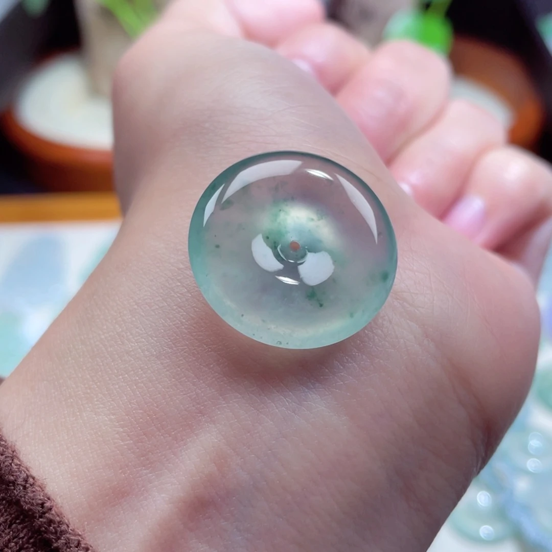 翡翠颈饰未镶嵌扣子