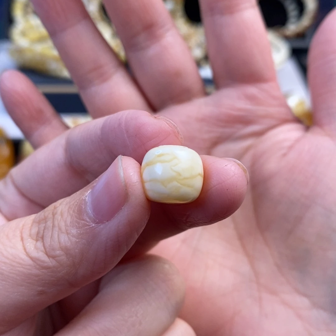 蜜蜡未镶嵌裸石瓷白妖花老型单珠12.2