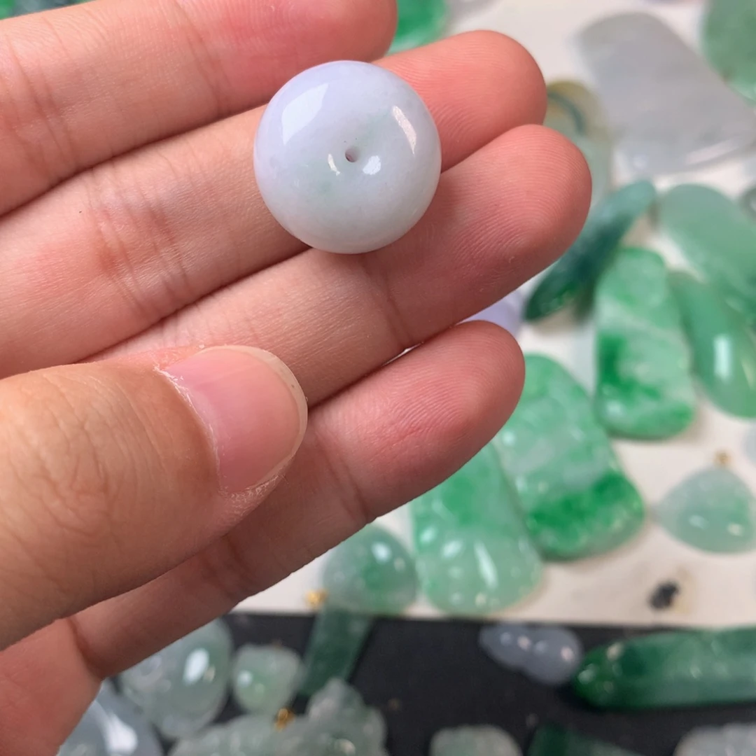 未镶嵌挂件翡翠胖扣