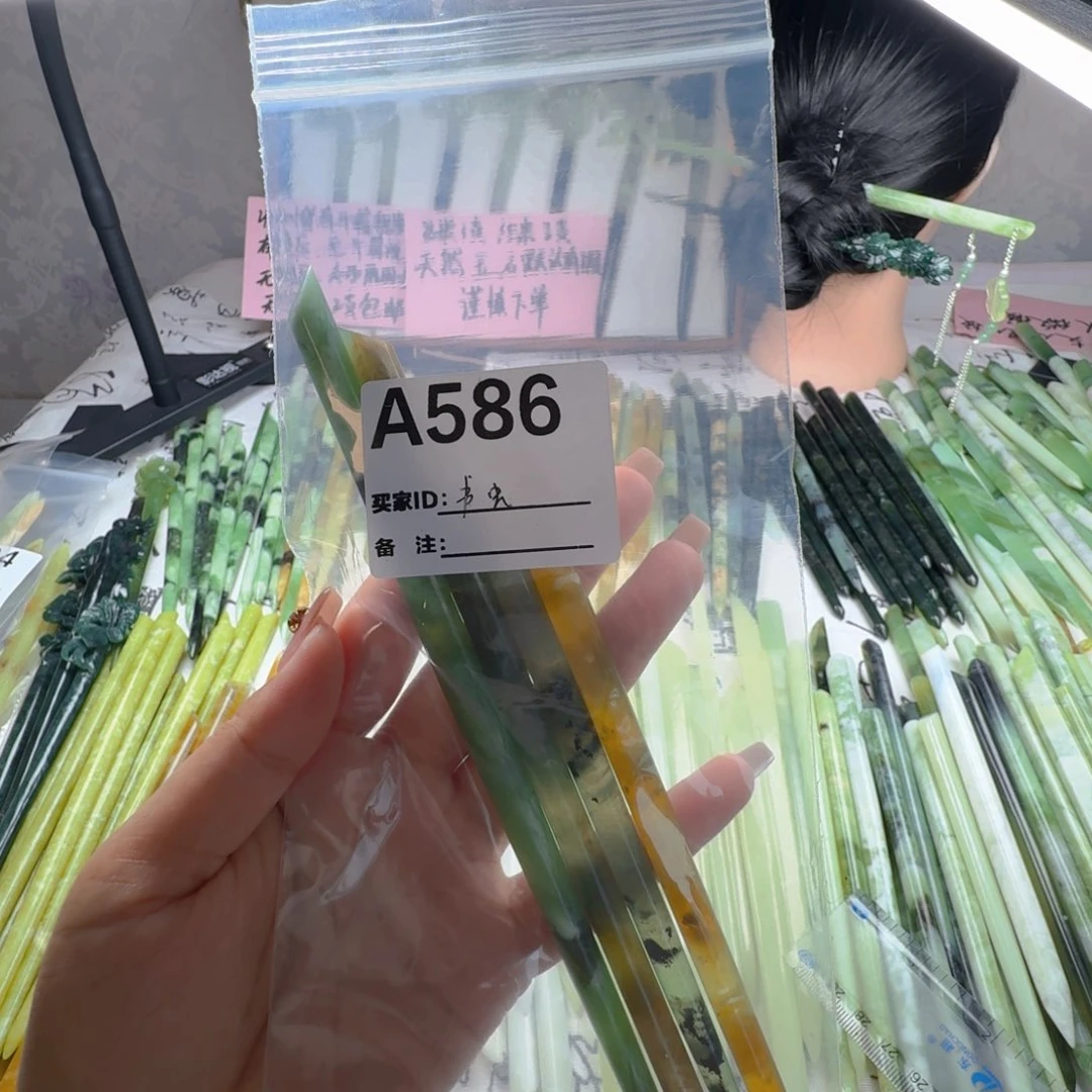 书***虫蛇纹石玉未镶嵌颈饰