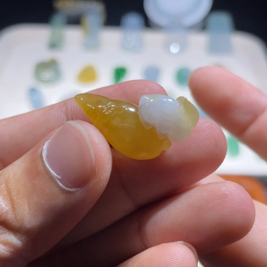 颈饰未镶嵌翡翠萝卜兔