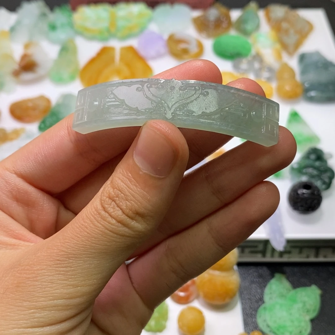 定制翡翠未镶嵌手牌